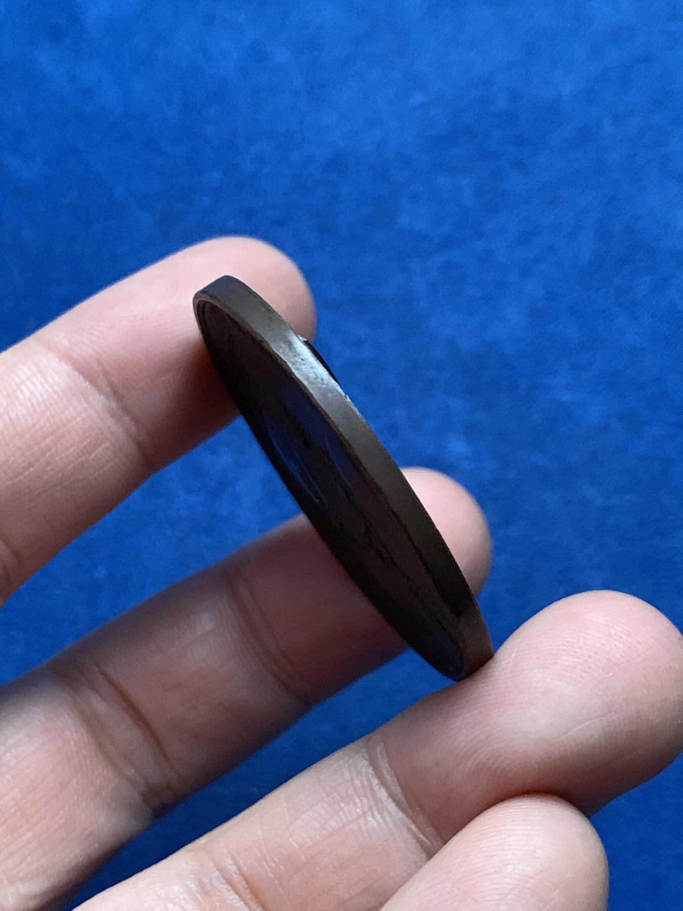 《竞宝斋》第443场 周日，周一，2场连拍 （全场包邮） 耶稣会学院纪念铜章 高浮雕 好细节 23.3克 40.2mm 带盒  正面：依纳爵·罗耀拉，耶稣会创始人