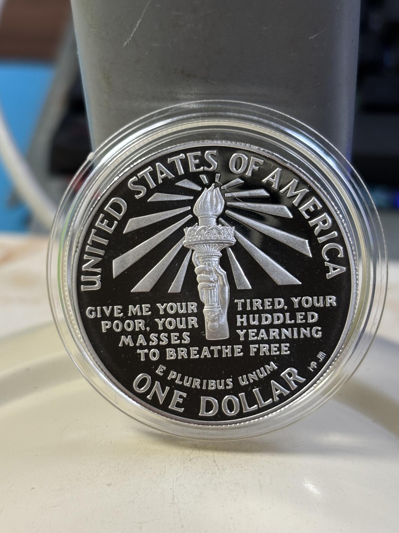 第183期拍卖 1986年美国双币套 自由女神纪念银币和铜镍币（1美元+半美元） 26.73克900银 盒证全