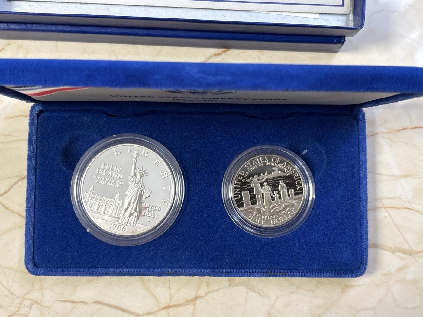 第183期拍卖 1986年美国双币套 自由女神纪念银币和铜镍币（1美元+半美元） 26.73克900银 盒证全