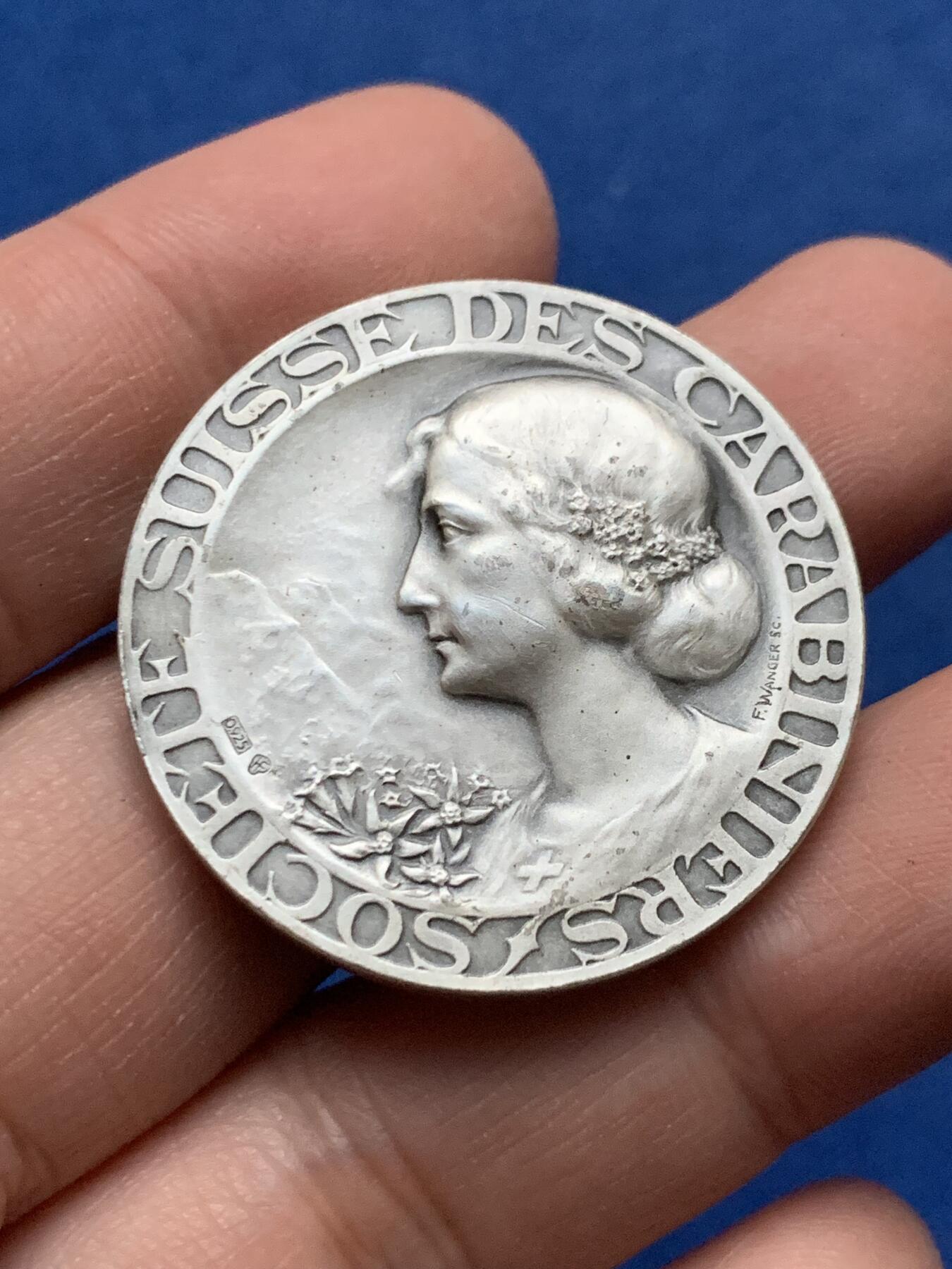 《竞宝斋》第443场 周日，周一，2场连拍 （全场包邮） 瑞士射击节女神银章，带原盒，约1920，35MM，19.5克左右，目录编号1974