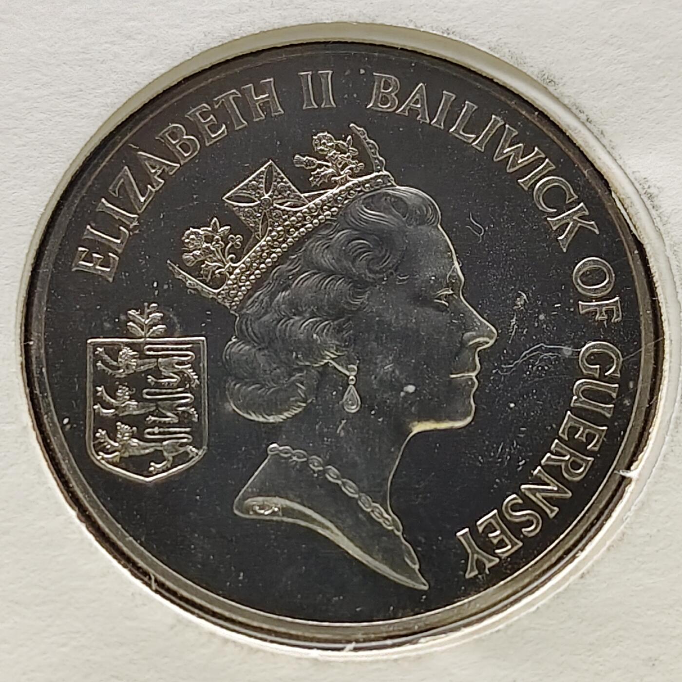 【全场包邮】纯粹捡漏拍482场（免费代拍第19场）-币封+套装+富兰克林（注意佣金） 【邮币封】根西1995年2镑二战胜利50周年克朗型纪念币邮币封