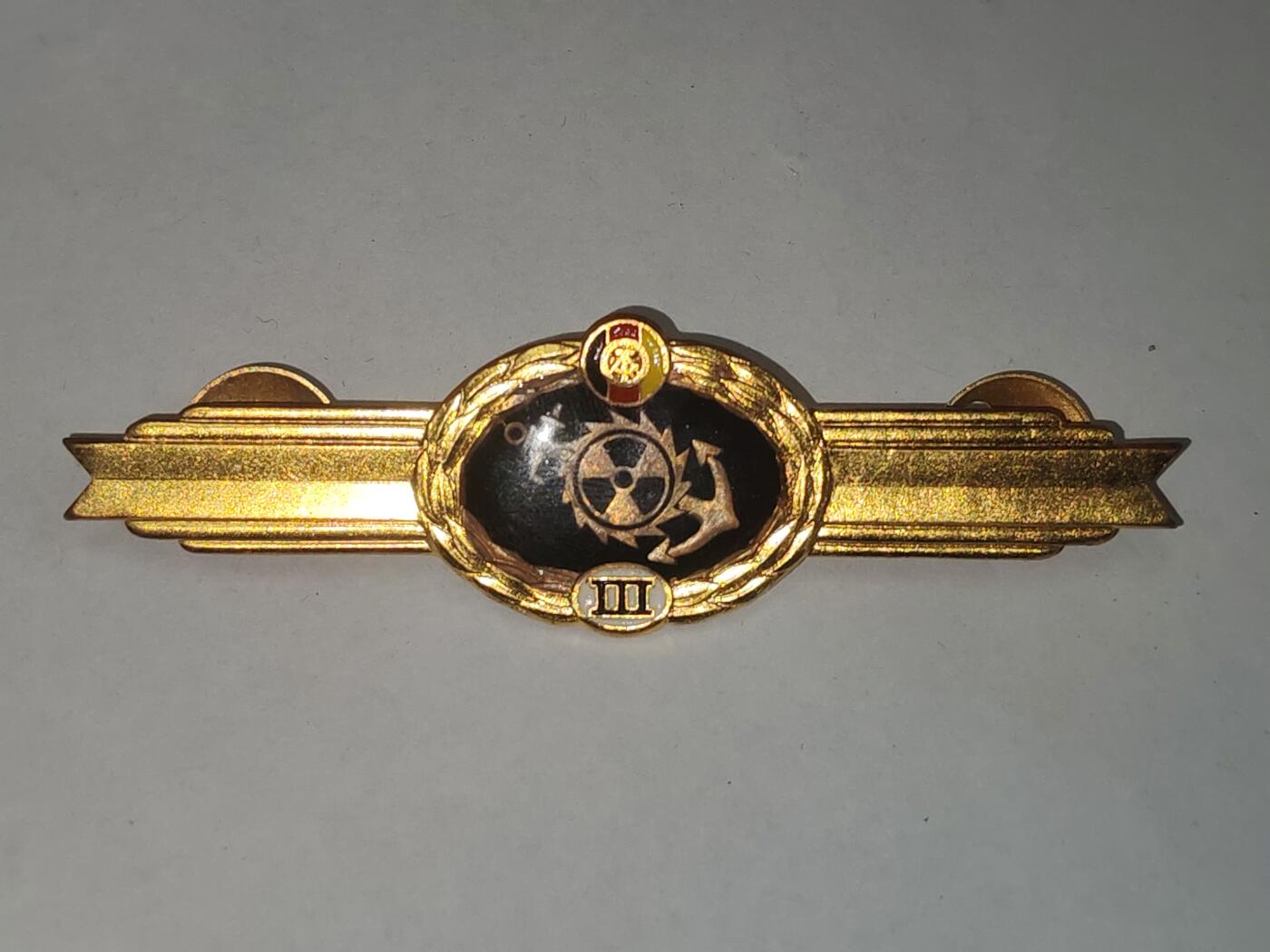 韵星假日拍卖第三十一期 -- Rimey Holidays Auction 31 民主德国三等海军核动力工程师技能章 非常少见的品种 最重要、稀有的军种之一