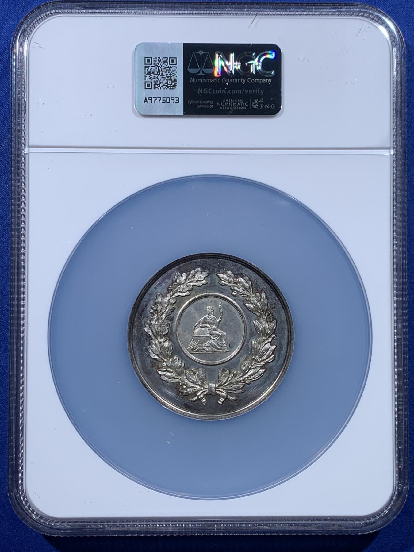 《竞宝斋》第443场 周日，周一，2场连拍 （全场包邮） NGC MS63 高分 1889年布鲁塞尔博览会 SCOLAIRE翼女神镀银铜章，双面高浮雕，细节立体，首见品，加大加厚盒。