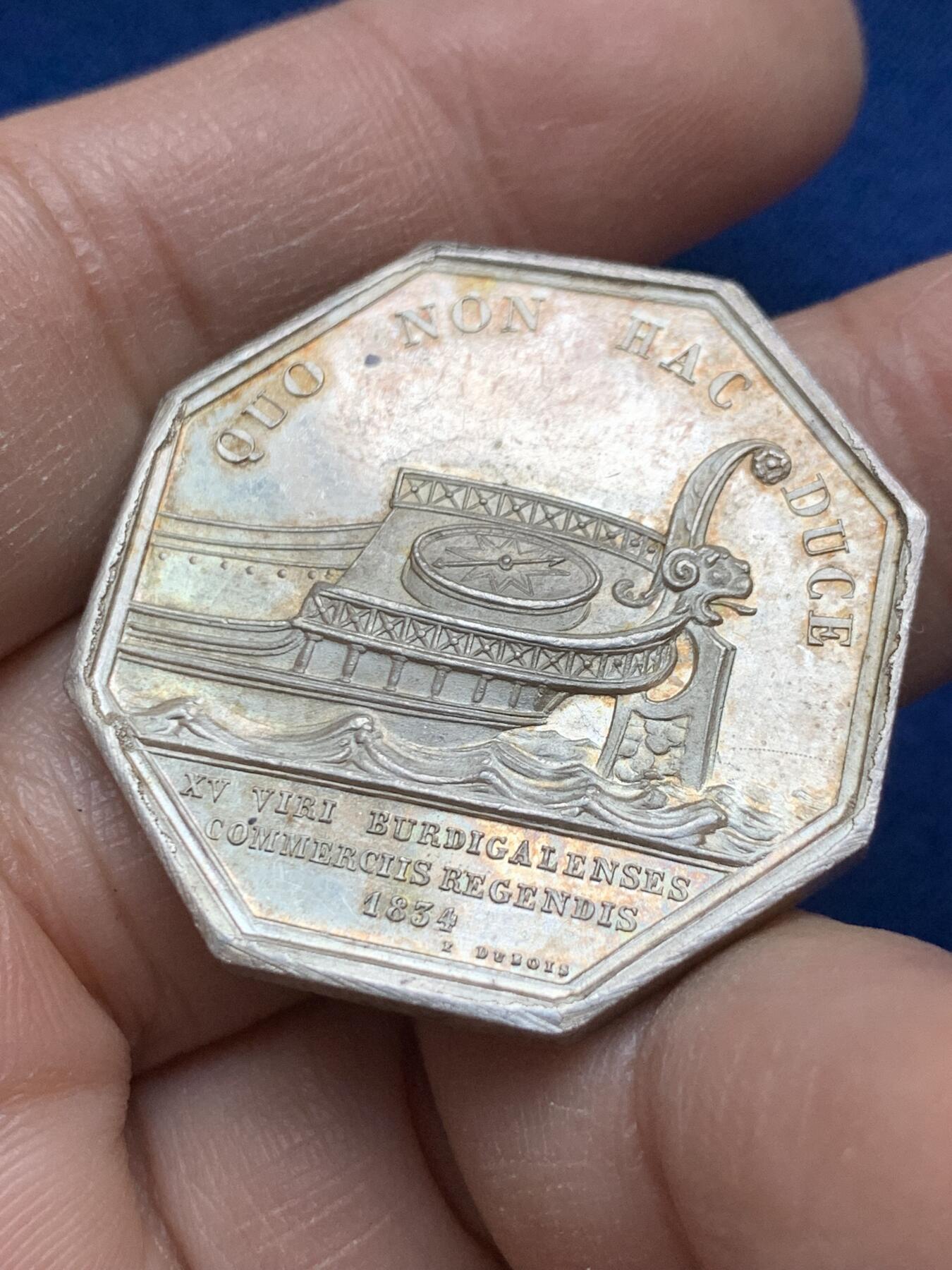 《竞宝斋》第443场 周日，周一，2场连拍 （全场包邮） 法国1834年波尔多商会八角银质代币 33.4mm 19.7g 银标边铭