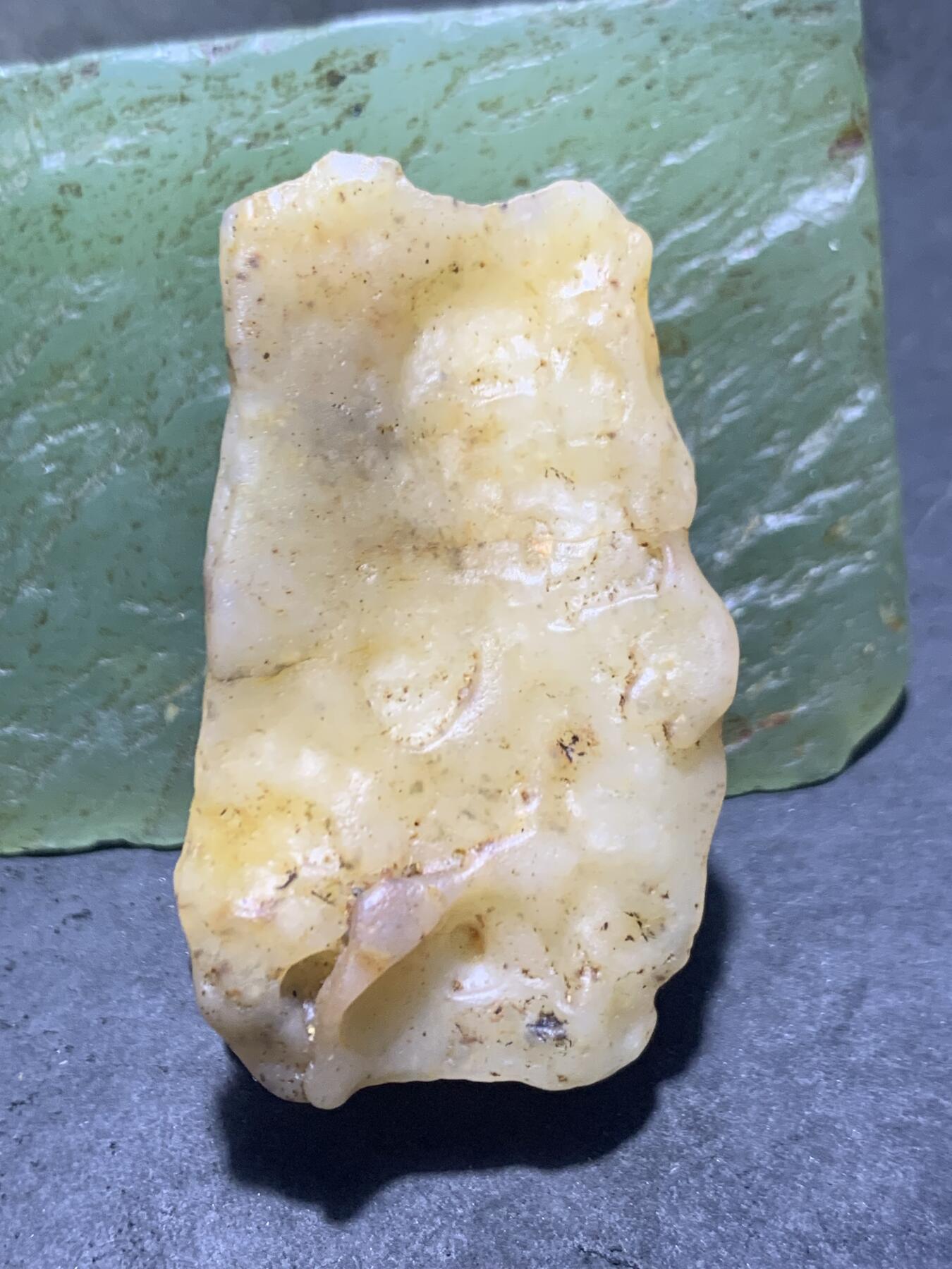 放福利！精美天然地表奶白飘青花风化金丝玉籽料原石一块！