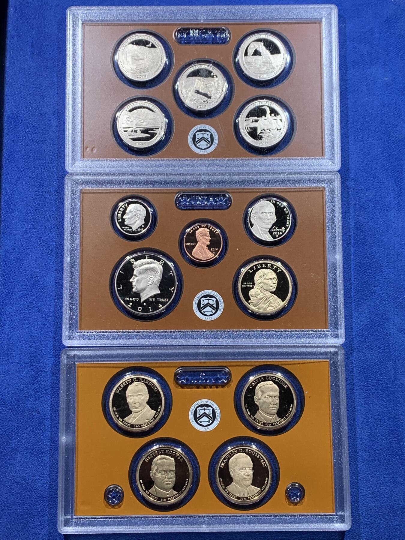 《竞宝斋》第443场 周日，周一，2场连拍 （全场包邮） 美国2014年精制套币（3本：总统币4枚，州币5枚，流通币5枚有萨卡嘉维亚）细节见图