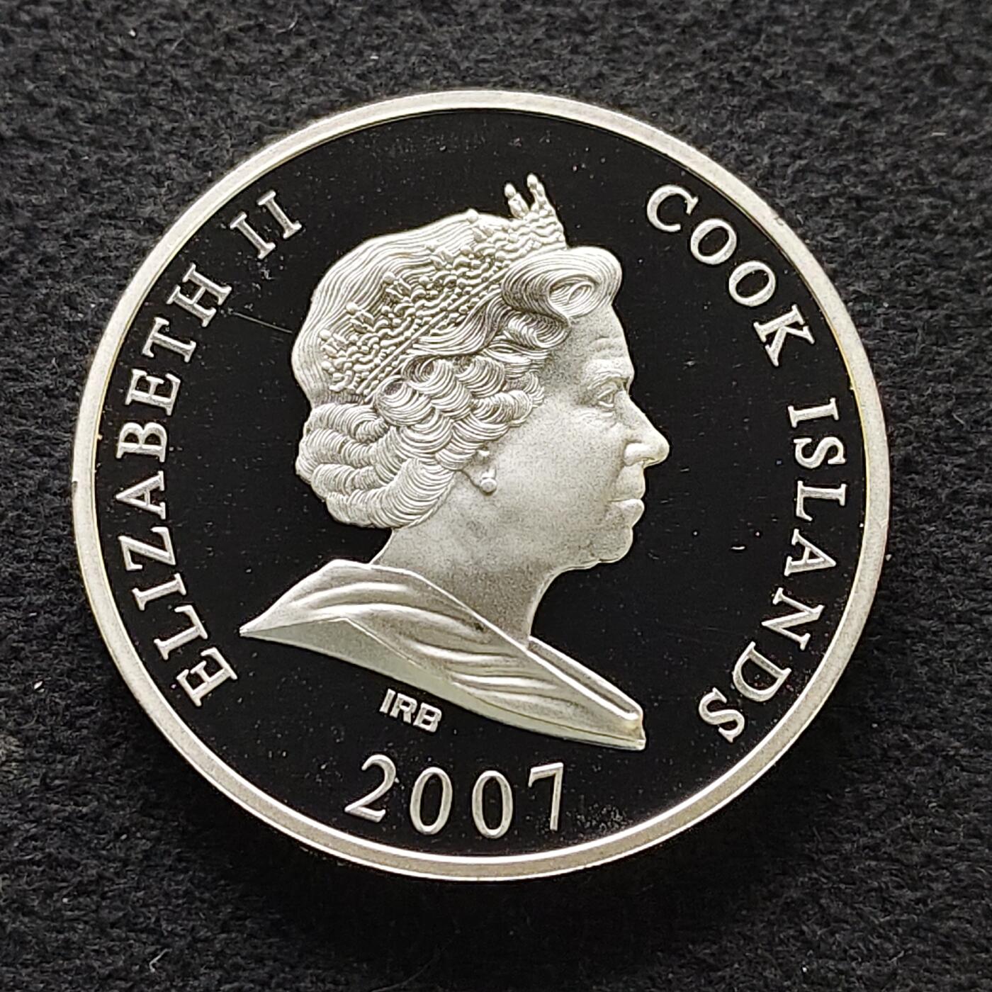 【全场包邮】纯粹捡漏拍483场（免费代拍第20场） 【少见】库克群岛2007年10元世界奇迹建筑系列秘鲁马丘比丘（38.6毫米31.1克）精制克朗型纪念银币-含镀金建筑插件-量5000