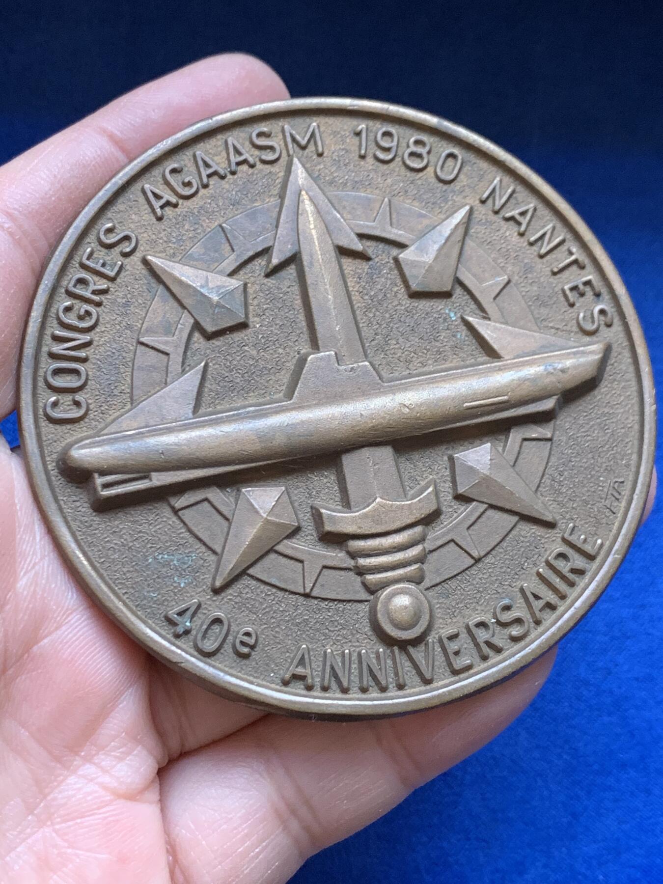 《竞宝斋》第443场 周日，周一，2场连拍 （全场包邮） 1980年法国南特ACAM大会40周年纪念章 107.8克 73.2mm
