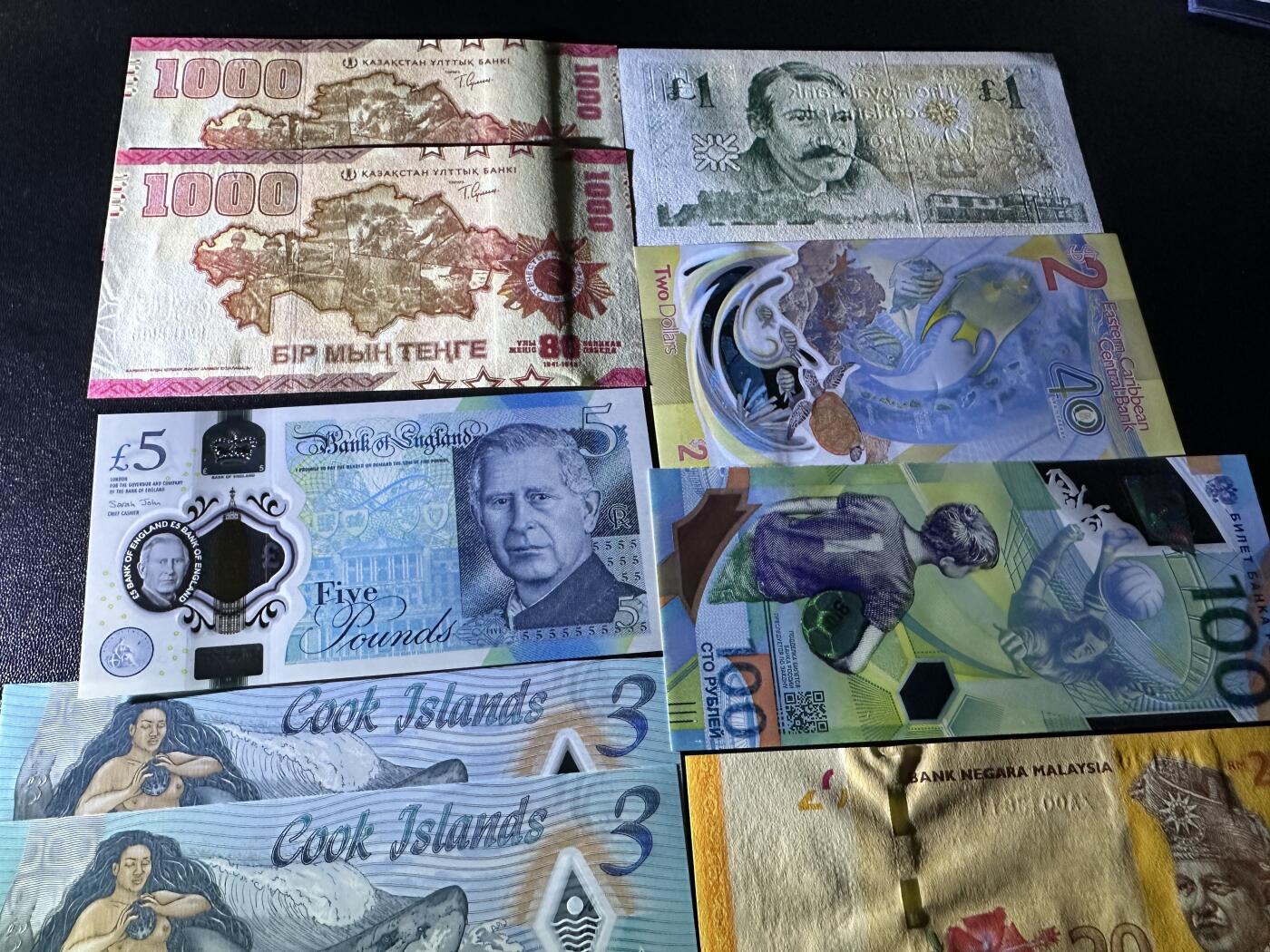 《外钞收藏家》第五百九十期（欧洲强钞、港币、硬通货及丰富裸币大拍场）（本平台长期征集拍品、欢迎藏友们联系合作） 哈萨克斯坦、苏格兰、英镑、俄罗斯、马来西亚、库克群岛等纪念钞和流通钞11张一起 全新UNC