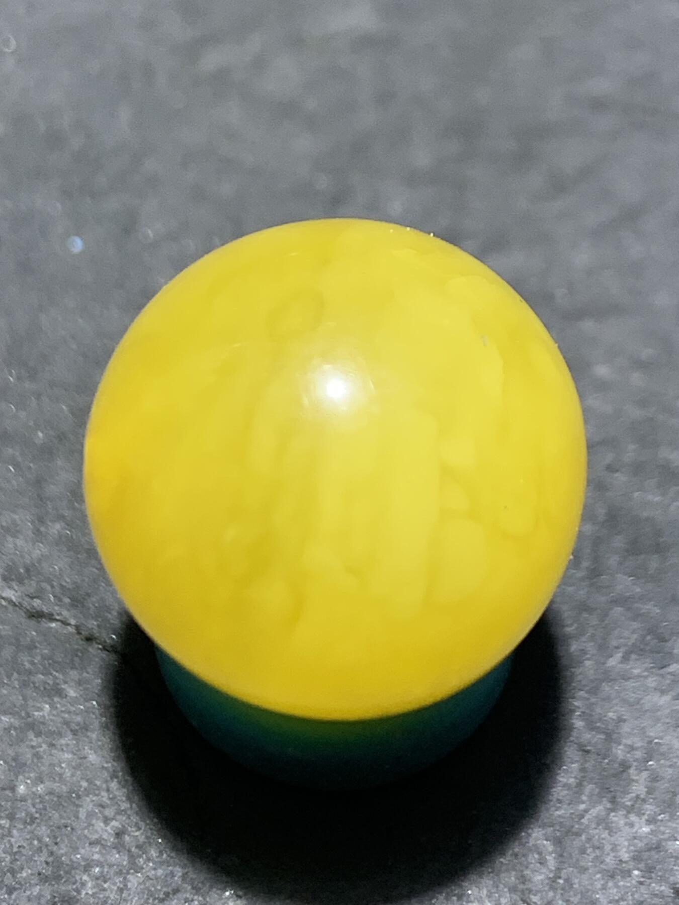 天然乌克兰原矿蜜蜡通货圆珠一颗，