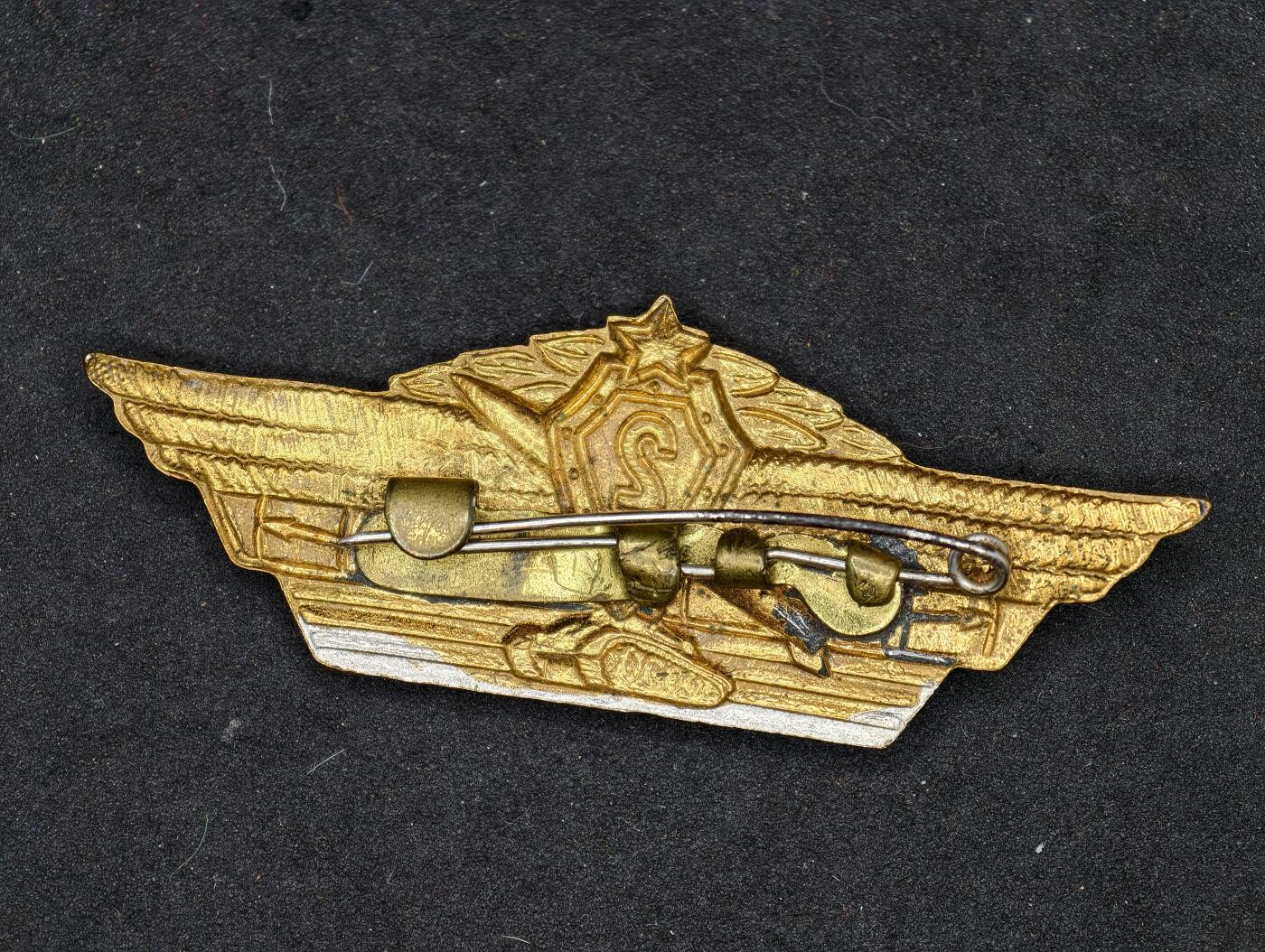 凯旋世界勋赏（第20期）（欢迎送拍）（对拍品有疑问请询问客服，不接受到手刀，出价默认拍品品相。请认真阅读拍卖规则！出价默认已认可！）（收到货请录制开箱视频，无视频概不处理问题。） 苏联二级技能证章