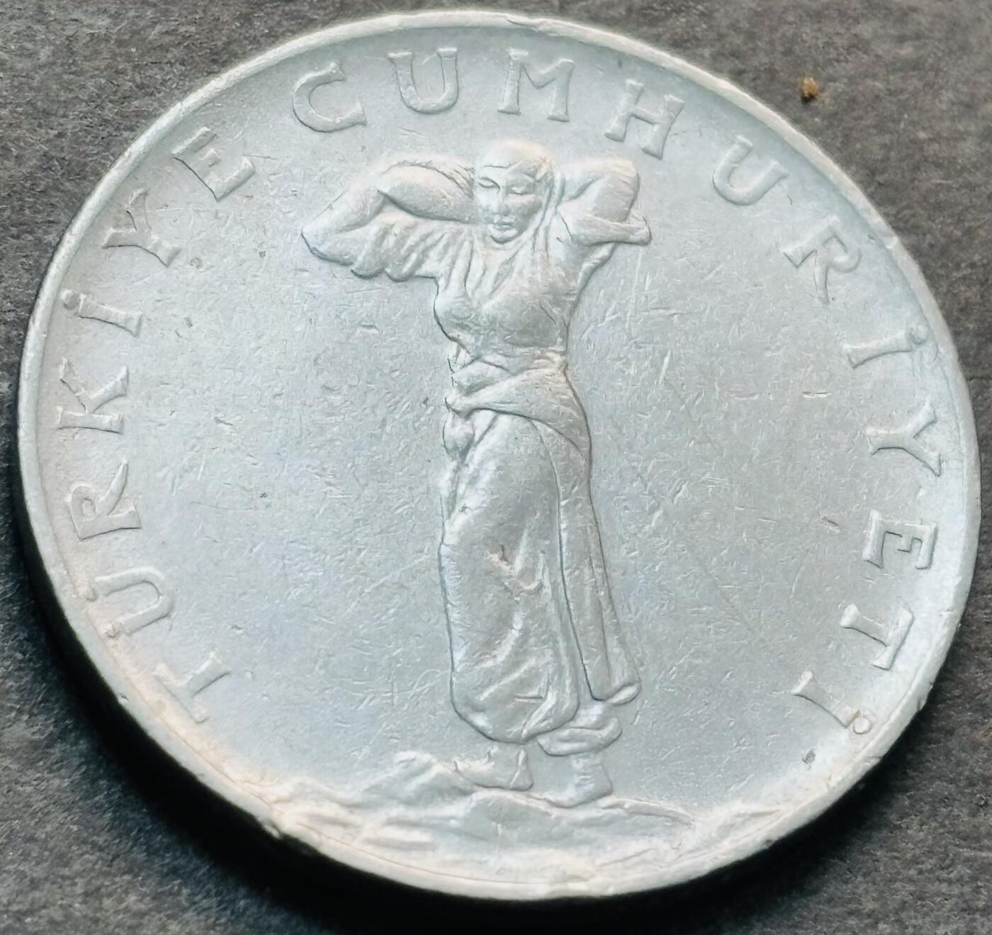 文馨钱币收藏第 284 场，【 长期接收代拍品】老藏家拍品南朝鲜李承晚时期货币，泰国大型纪念币，土耳其各时期及各国套币场 星月形向左  1968 年土耳其 25 库鲁，减轻重版