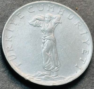 文馨钱币收藏第 284 场，【 长期接收代拍品】老藏家拍品南朝鲜李承晚时期货币，泰国大型纪念币，土耳其各时期及各国套币场 - 星月形向左  1968 年土耳其 25 库鲁，减轻重版