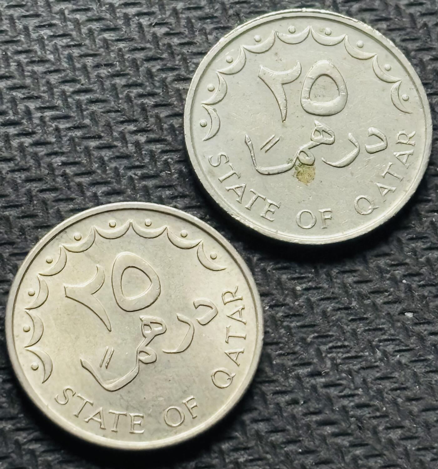 文馨钱币收藏第 284 场，【 长期接收代拍品】老藏家拍品南朝鲜李承晚时期货币，泰国大型纪念币，土耳其各时期及各国套币场 原光品相卡塔尔 25 迪拉姆 2 枚