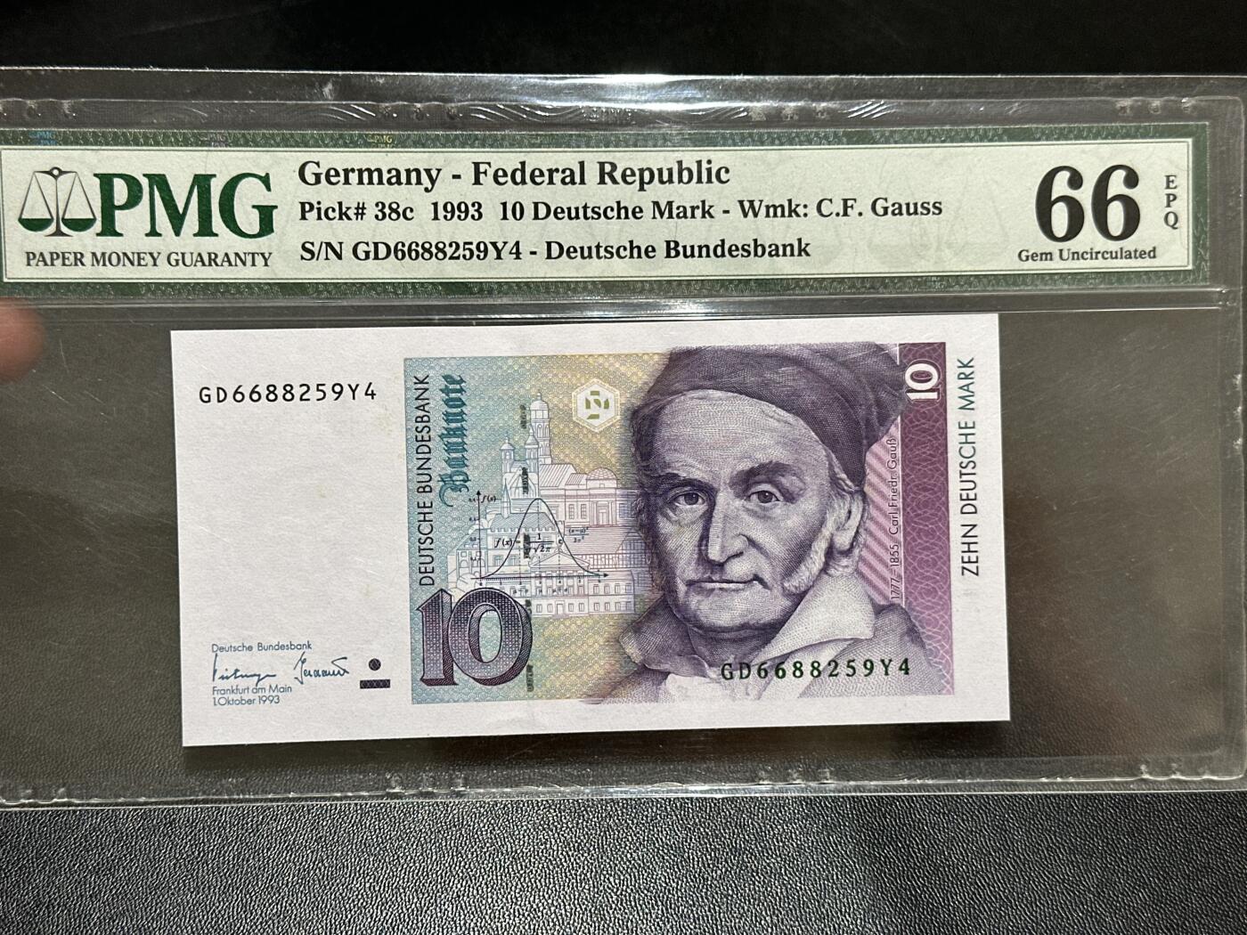 《外钞收藏家》第五百九十期（欧洲强钞、港币、硬通货及丰富裸币大拍场）（本平台长期征集拍品、欢迎藏友们联系合作） 1993年德国末版10马克 PMG66 靓号