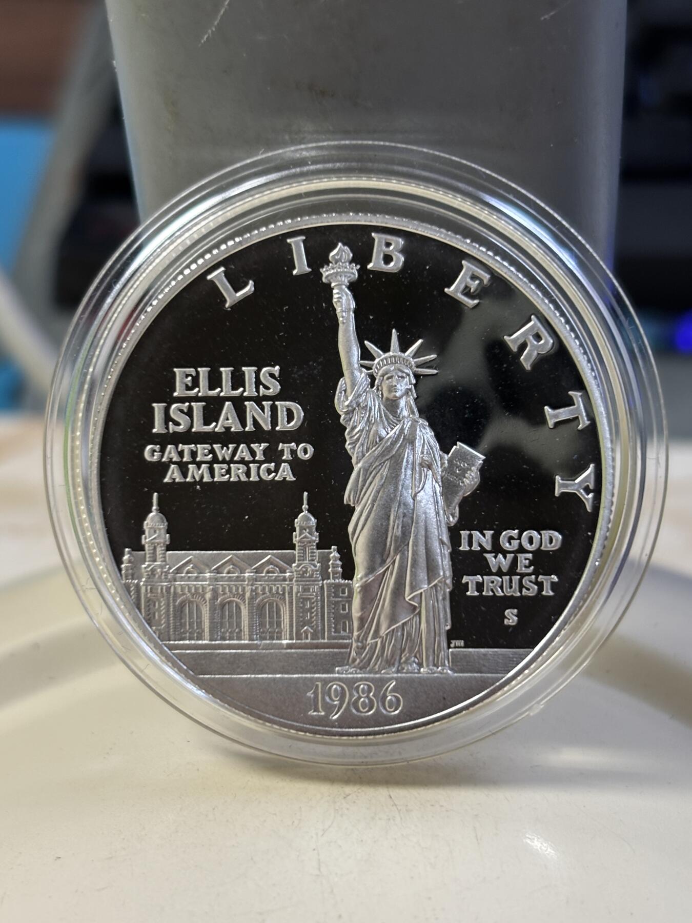 第183期拍卖 1986年美国双币套 自由女神纪念银币和铜镍币（1美元+半美元） 26.73克900银 盒证全