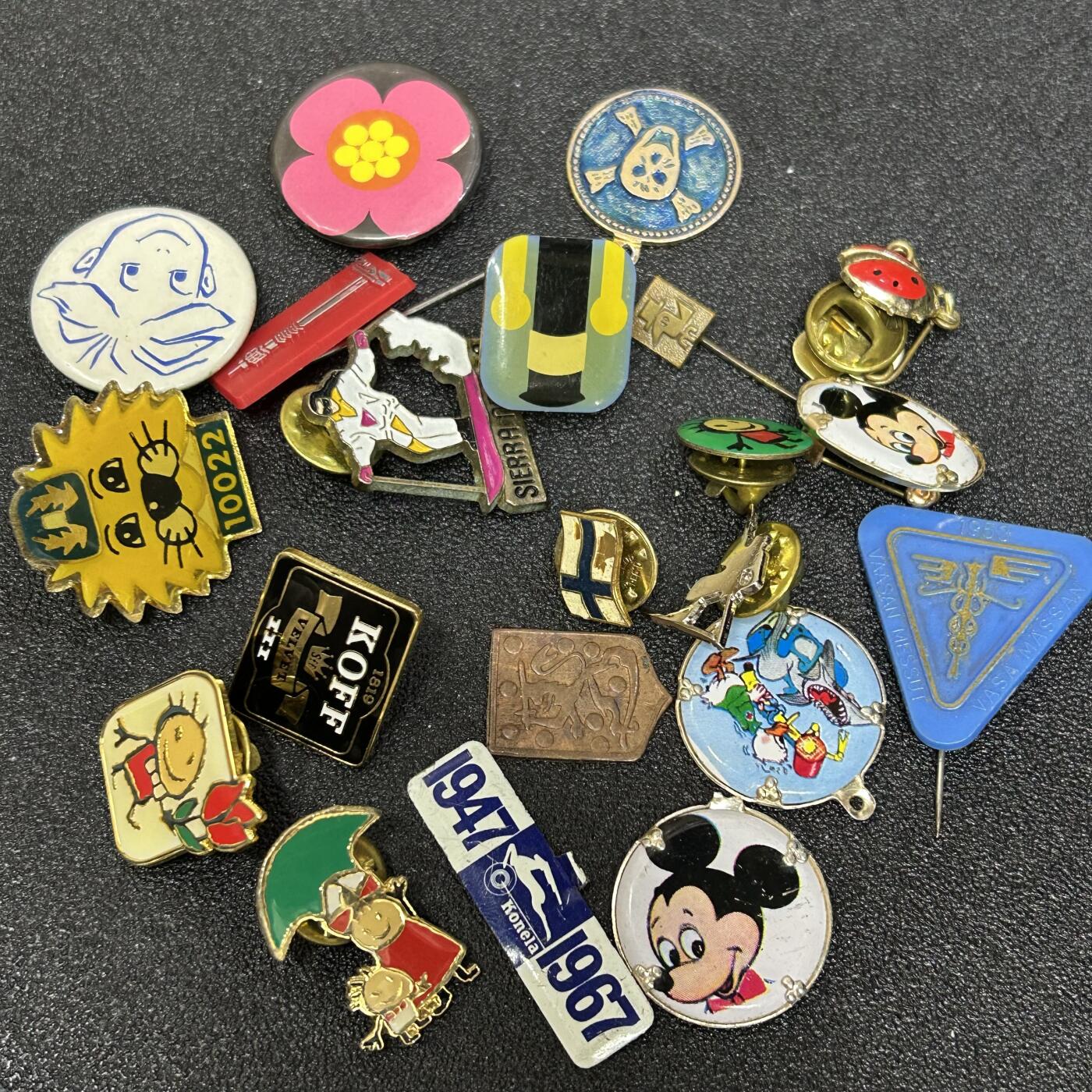 西秦中古拍卖第六十八期 欧洲小徽章一组