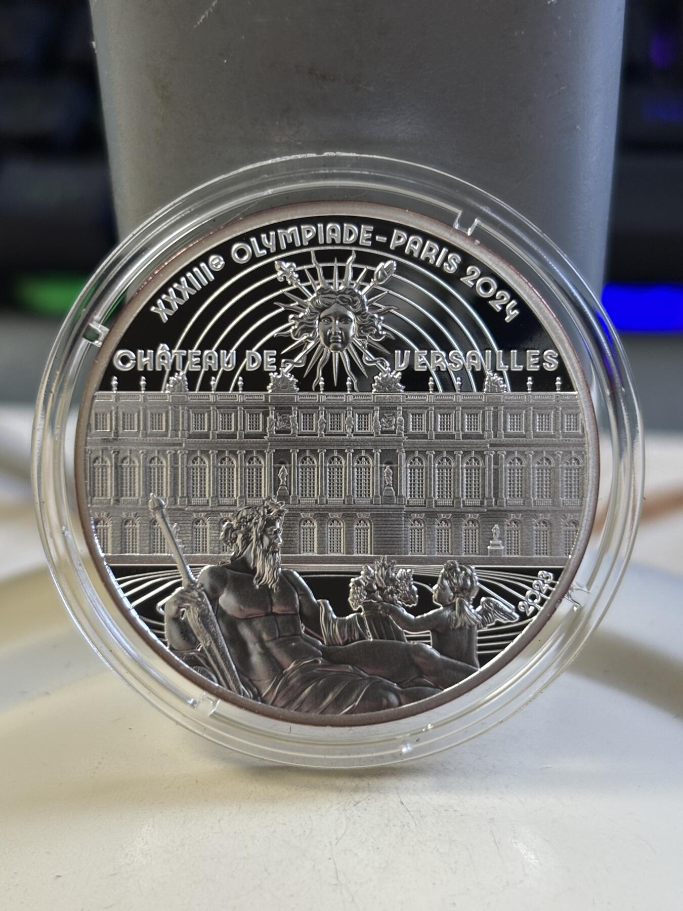 第183期拍卖 法国2023年巴黎文化遗产系列凡尔赛宫精制纪念银币，999银，发行7500枚，边缘有氧化