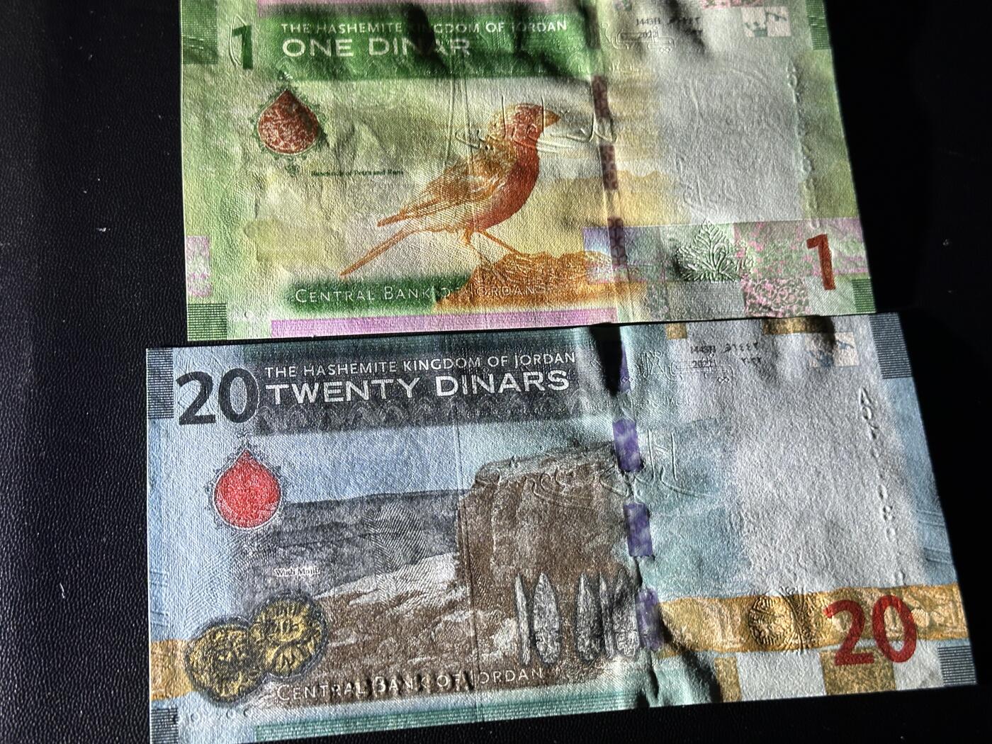 《外钞收藏家》第五百九十期（欧洲强钞、港币、硬通货及丰富裸币大拍场）（本平台长期征集拍品、欢迎藏友们联系合作） 2022年约旦1和20第纳尔 全新UNC 两张一起 靓号