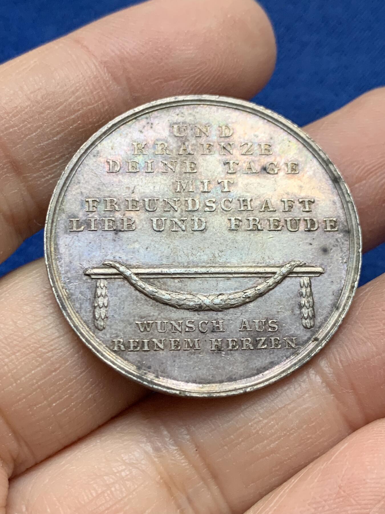 《竞宝斋》第443场 周日，周一，2场连拍 （全场包邮） 1800年前后 德国新世纪美好祝愿银章 友谊天长地久纪念银章 名家Loos作品 13.8克 34.9mm 细节见图