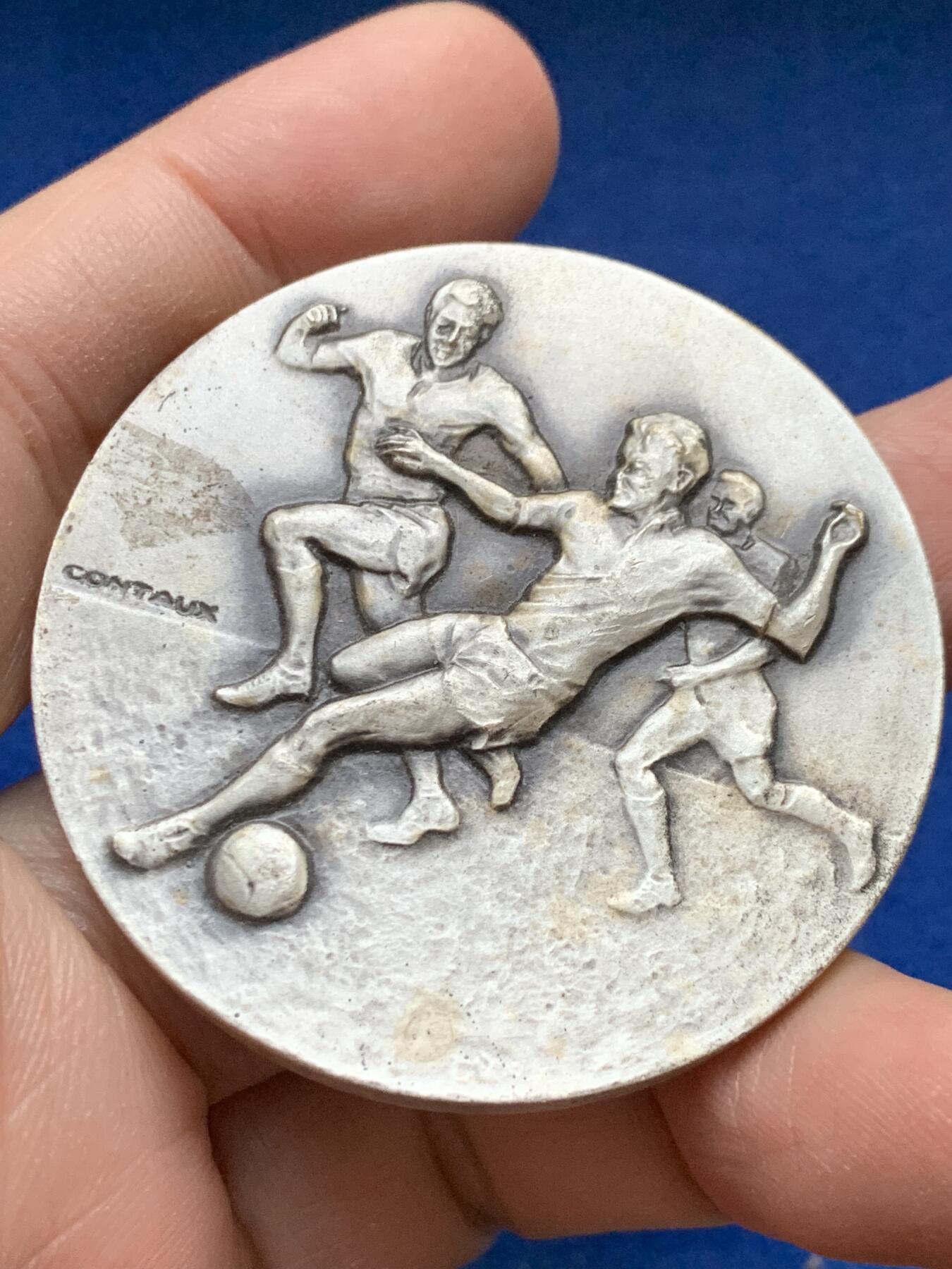 《竞宝斋》第443场 周日，周一，2场连拍 （全场包邮） 法国足球主题镀银铜章 直径50mm 重量59.3g