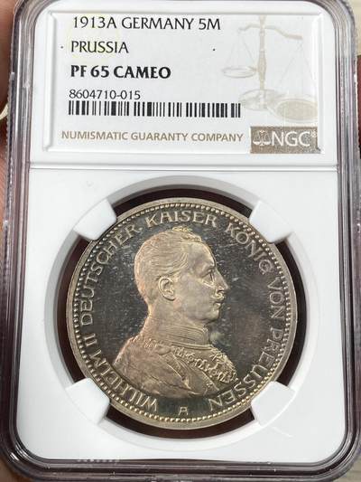 万国钱币拍卖第056期 - NGC PF65CAM 1913年德国威廉二世军装精制5马克 深度镜面喷砂状态 双面均匀火烧云五彩 实物上手无比惊艳 NGC亚军分 更高仅一枚 顶级典藏品质