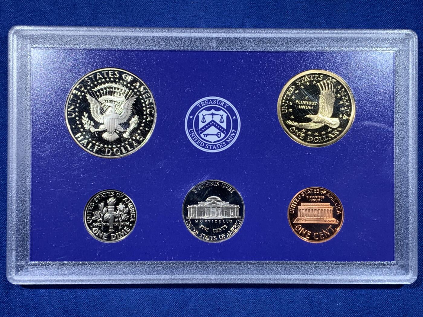 《竞宝斋》第443场 周日，周一，2场连拍 （全场包邮） 美国2003年精制套币和精制州币5枚 细节见图