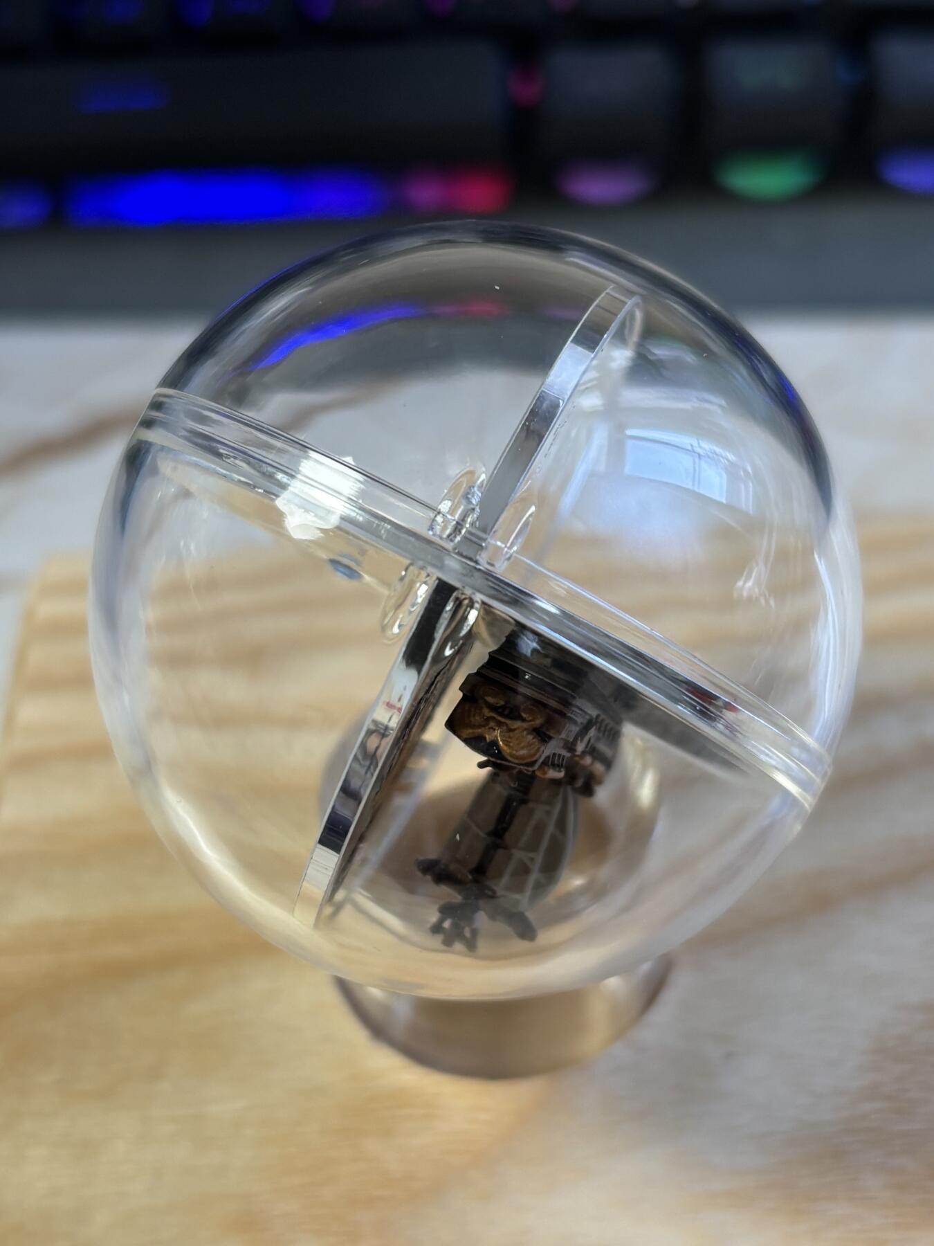 第183期拍卖 纽埃2021年麦哲伦环球航行立体镶嵌2盎司纪念银币，999银，发行333枚，亚克力盒有裂痕