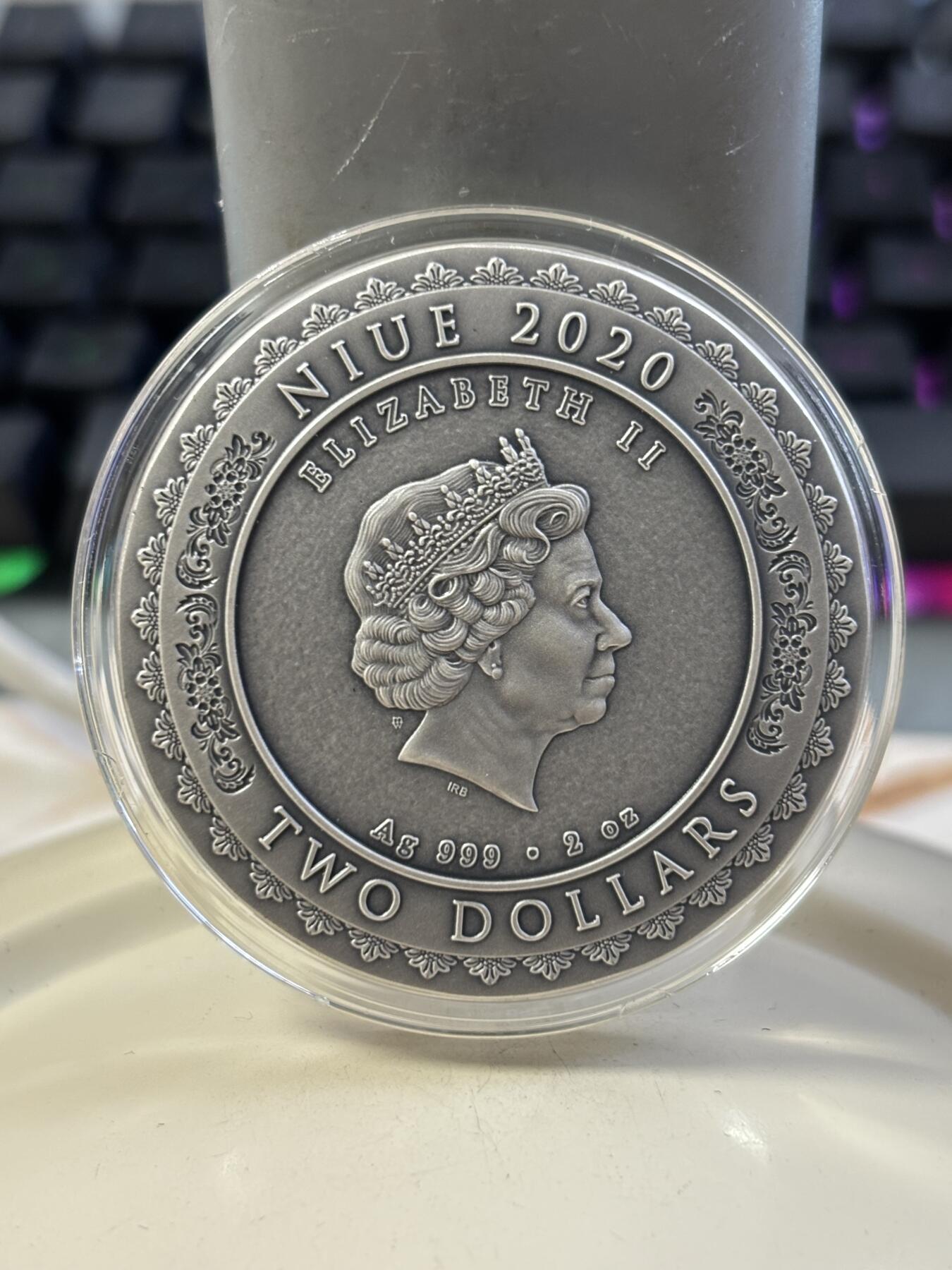 第184期拍卖 纽埃2020年南海女王2盎司高浮雕镀金纪念银币，999银，发行量500枚