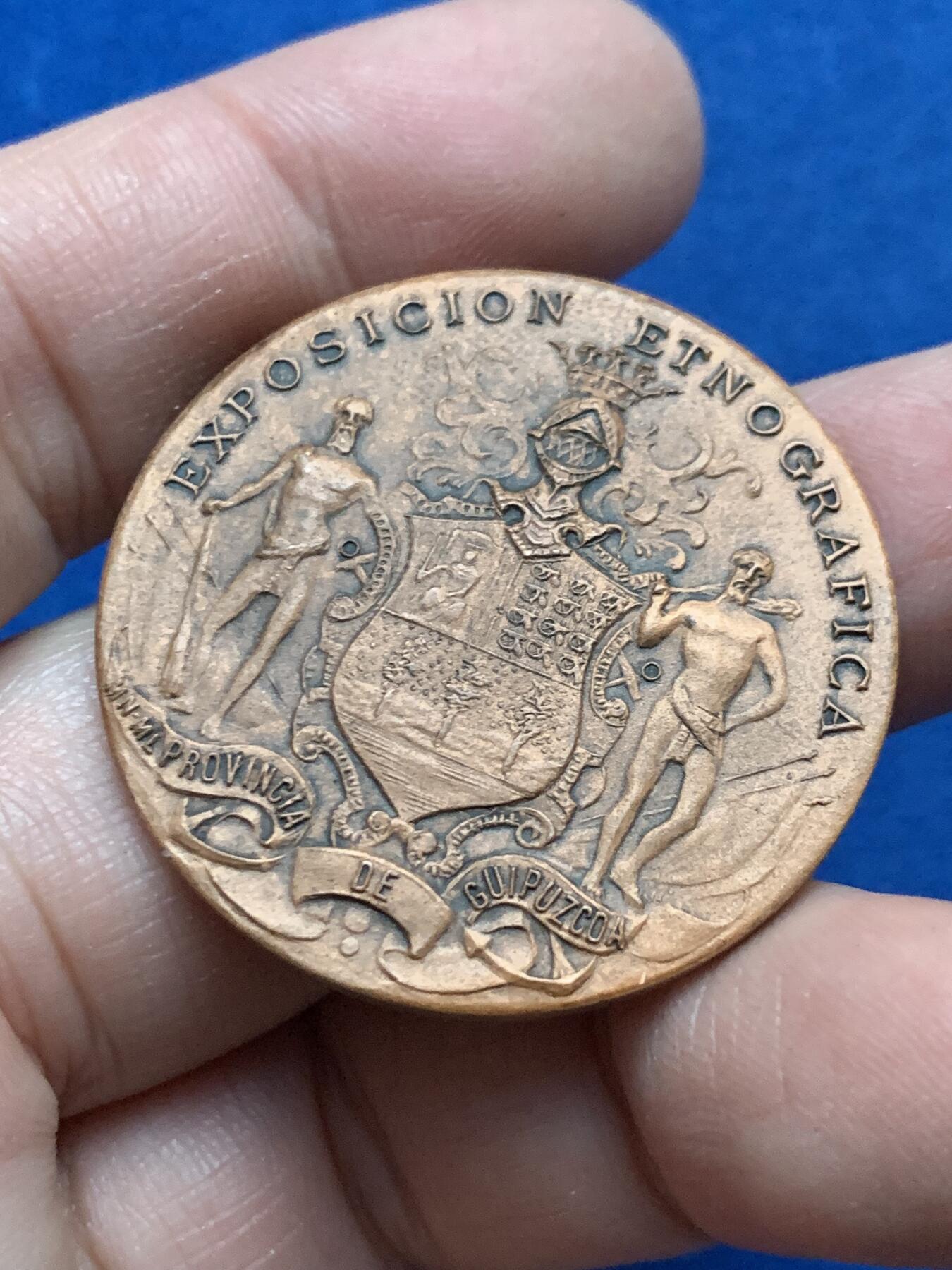 《竞宝斋》第443场 周日，周一，2场连拍 （全场包邮） 1904年西班牙圣塞巴斯蒂安民族志展览会纪念铜章 20.1克 36.5mm 带盒