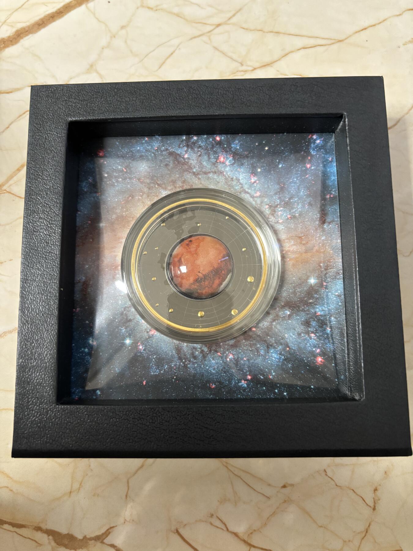 第184期拍卖 喀麦隆2021年太阳系系列火星钌化镀金彩印纪念银币，999银钌化，17.5克，发行555枚