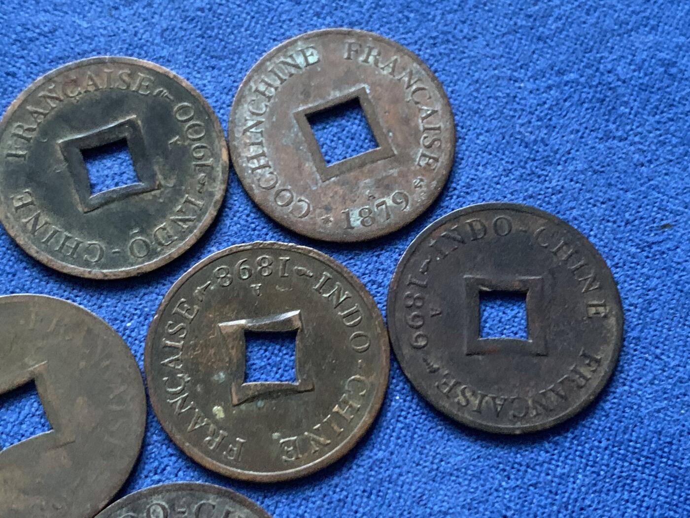 《竞宝斋》第443场 周日，周一，2场连拍 （全场包邮） 八枚一组 法属印支安南当二铜币 细节见图