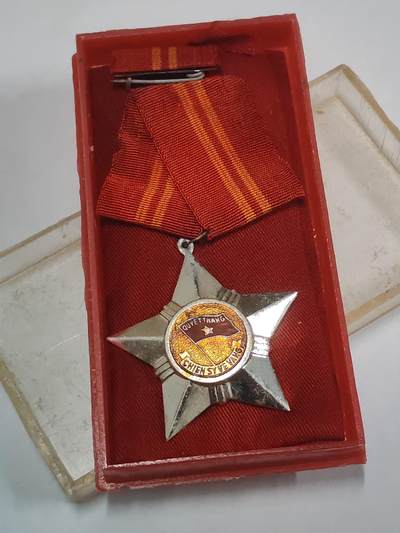 韵星假日拍卖第三十一期 -- Rimey Holidays Auction 31 - 越南社会主义共和国二级光荣战士勋章 软挂版 带原盒略