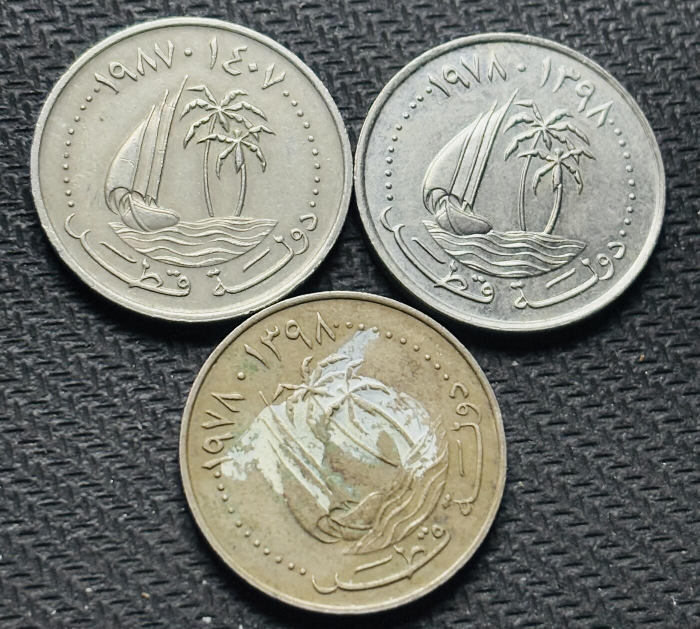 文馨钱币收藏第 284 场，【 长期接收代拍品】老藏家拍品南朝鲜李承晚时期货币，泰国大型纪念币，土耳其各时期及各国套币场 卡塔尔 50 迪拉姆 3 枚