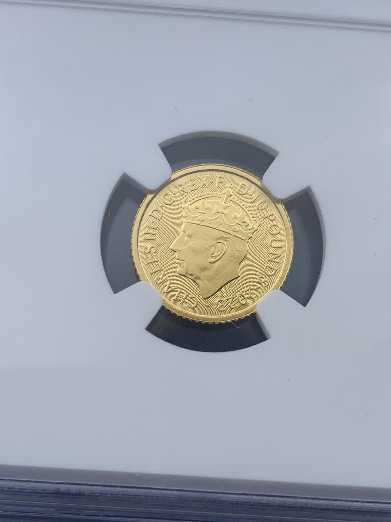 《竞宝斋》第443场 周日，周一，2场连拍 （全场包邮） NGC MS66 英国 2023年10英镑 999.9金币,含金1/10盎司 查尔斯三世加冕 3.11克