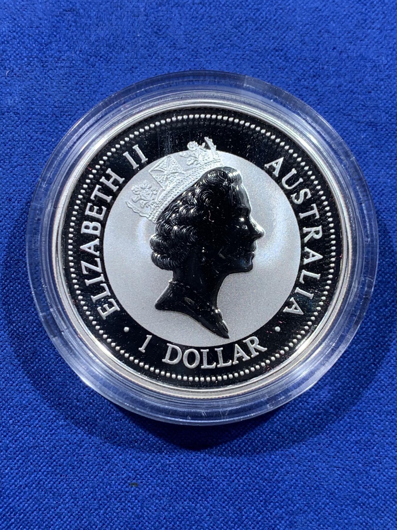 《竞宝斋》第443场 周日，周一，2场连拍 （全场包邮） 澳大利亚 1997年 笑翠鸟 熊猫镶嵌银币 每枚含纯银1盎司999银，镶嵌部分重约0.5克黄金，发行1.5万枚，为上海国际钱币展而发行，细节见图。