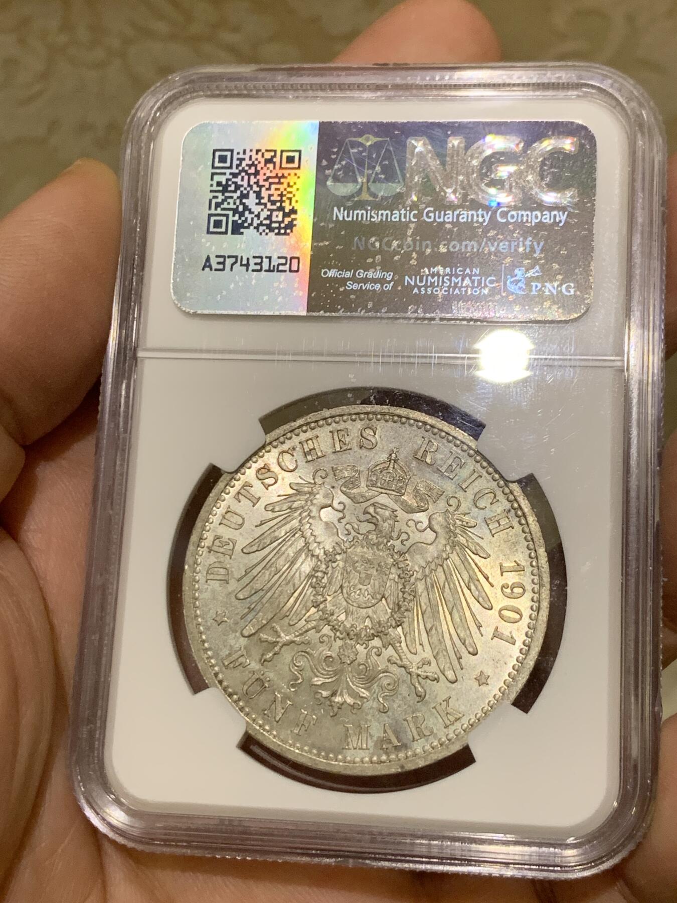 《竞宝斋》第443场 周日，周一，2场连拍 （全场包邮） NGC MS65 德国1901年普鲁士建国200周年5马克大银币 黄油包浆 德系高分大银币一路狂飙 珍惜国内现货机会