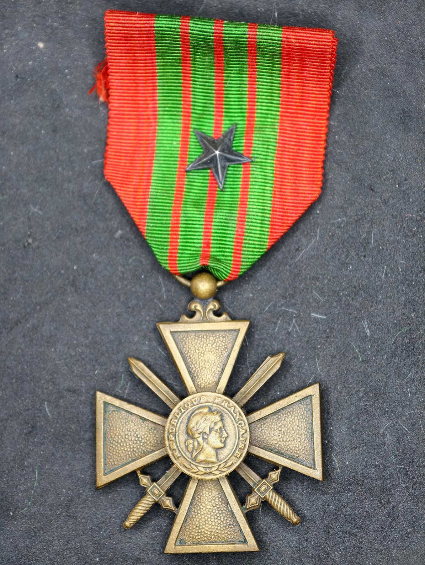 凯旋世界勋赏（第20期）（欢迎送拍）（对拍品有疑问请询问客服，不接受到手刀，出价默认拍品品相。请认真阅读拍卖规则！出价默认已认可！）（收到货请录制开箱视频，无视频概不处理问题。） 法国1939战争十字奖章