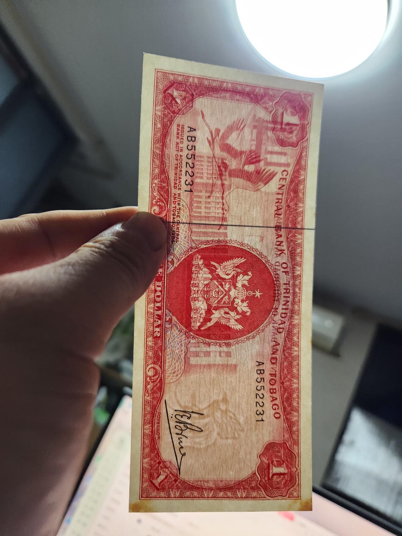 12月3号晚上8点 外国纸币自动截拍第67场 特立尼达和多巴哥纸币 1964年独立后第一版1元 首签 近新有黄斑