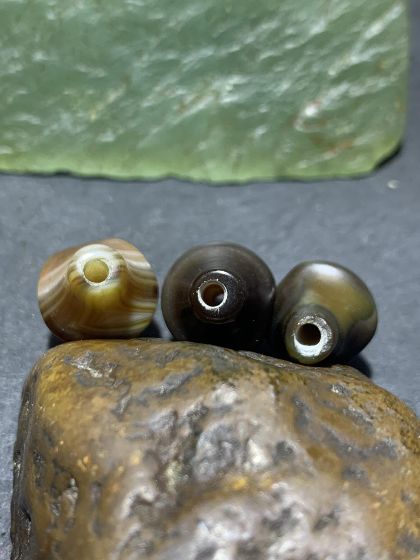 高玉化纹缠丝玛瑙随形通货碟珠一组，