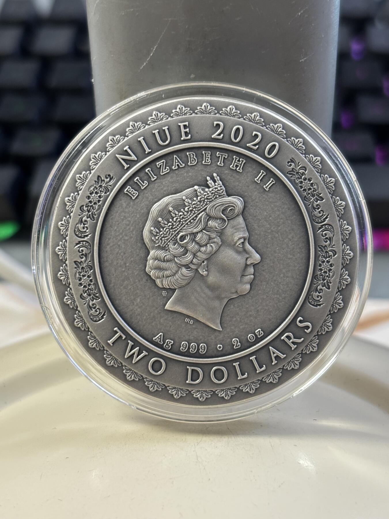 第184期拍卖 纽埃2020年南海女王2盎司高浮雕镀金纪念银币，999银，发行量500枚