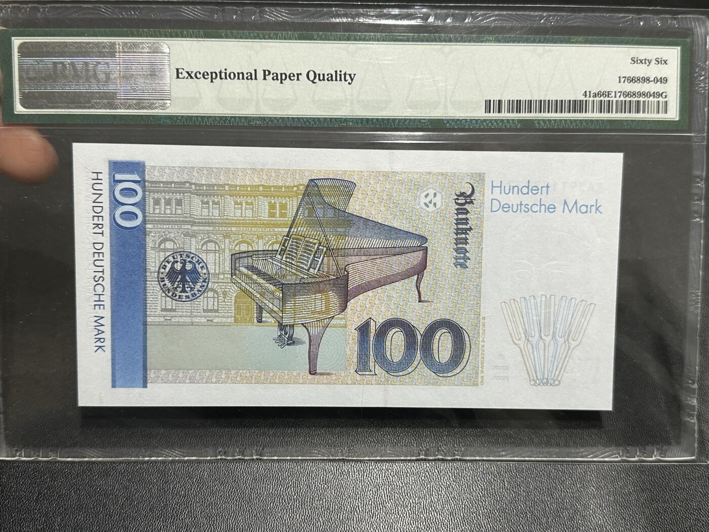 《外钞收藏家》第五百九十期（欧洲强钞、港币、硬通货及丰富裸币大拍场）（本平台长期征集拍品、欢迎藏友们联系合作） 1989年德国100马克 克拉拉 初版 AA冠 PMG66 无47靓号