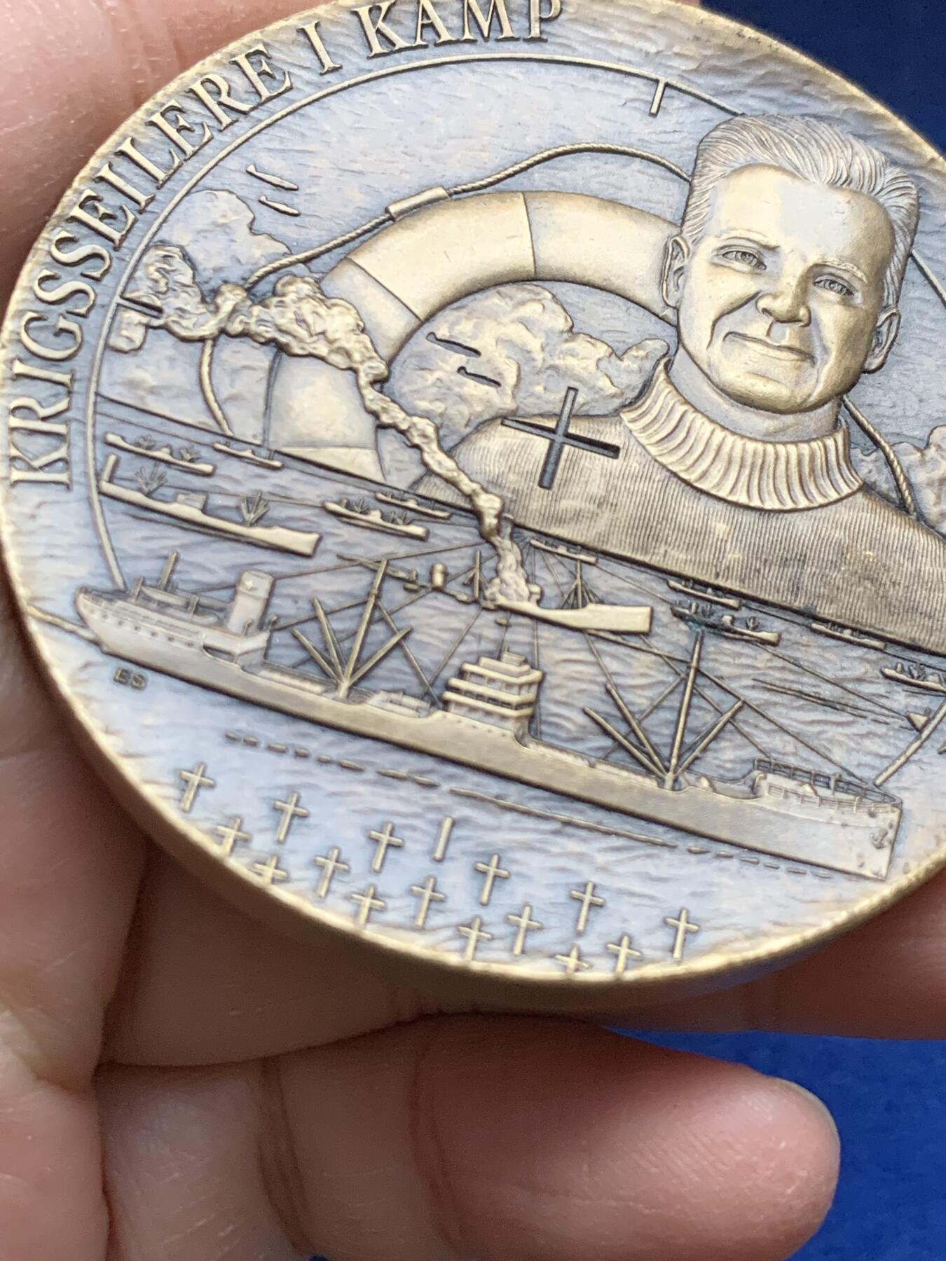 《竞宝斋》第443场 周日，周一，2场连拍 （全场包邮） 挪威为自由而战系列二战纪念章 112.2克 60.7mm