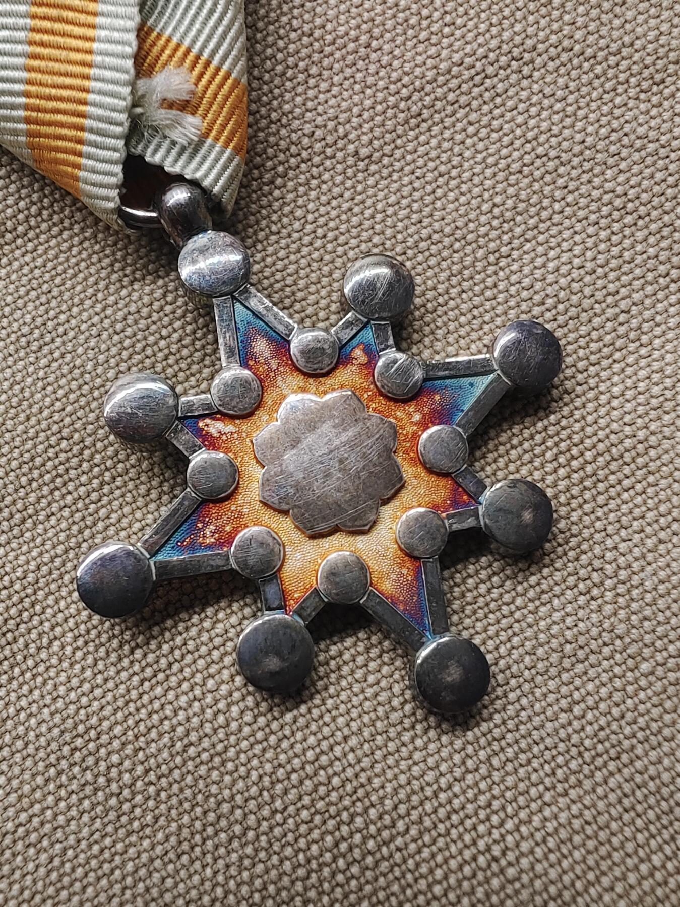 明治七等瑞宝纯银鎏金纪勋章