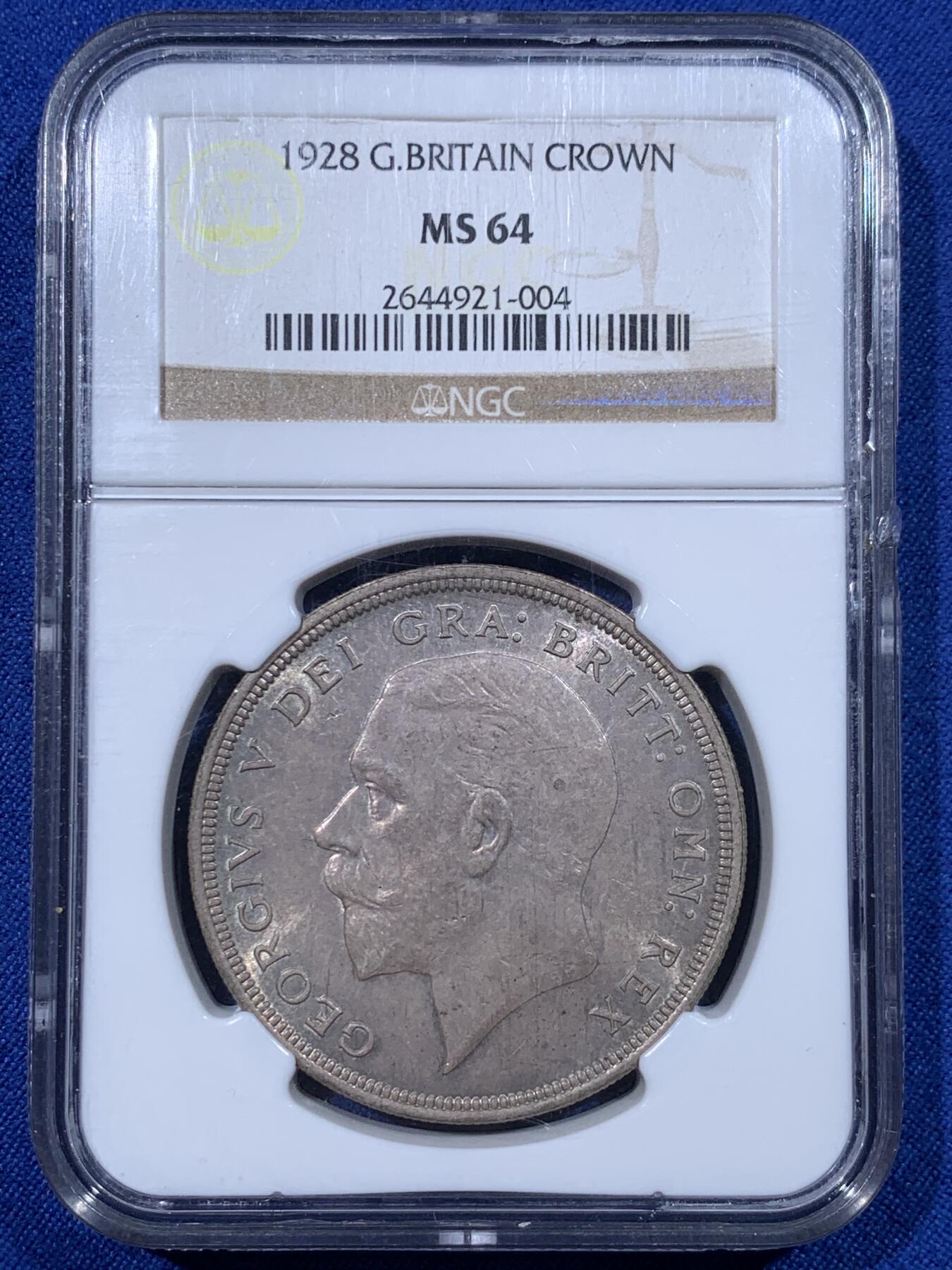 《竞宝斋》第443场 周日，周一，2场连拍 （全场包邮） NGC MS64 英国 1928年乔治五世花冠克朗银币，少见版本，发行量9034枚，两面非常好看的紫灰色包浆，花冠少有这样的醇熟包浆