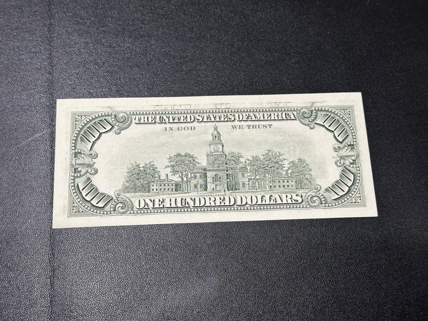 《外钞收藏家》第五百九十期（欧洲强钞、港币、硬通货及丰富裸币大拍场）（本平台长期征集拍品、欢迎藏友们联系合作） 1990年美国小头版100美元 AU品相