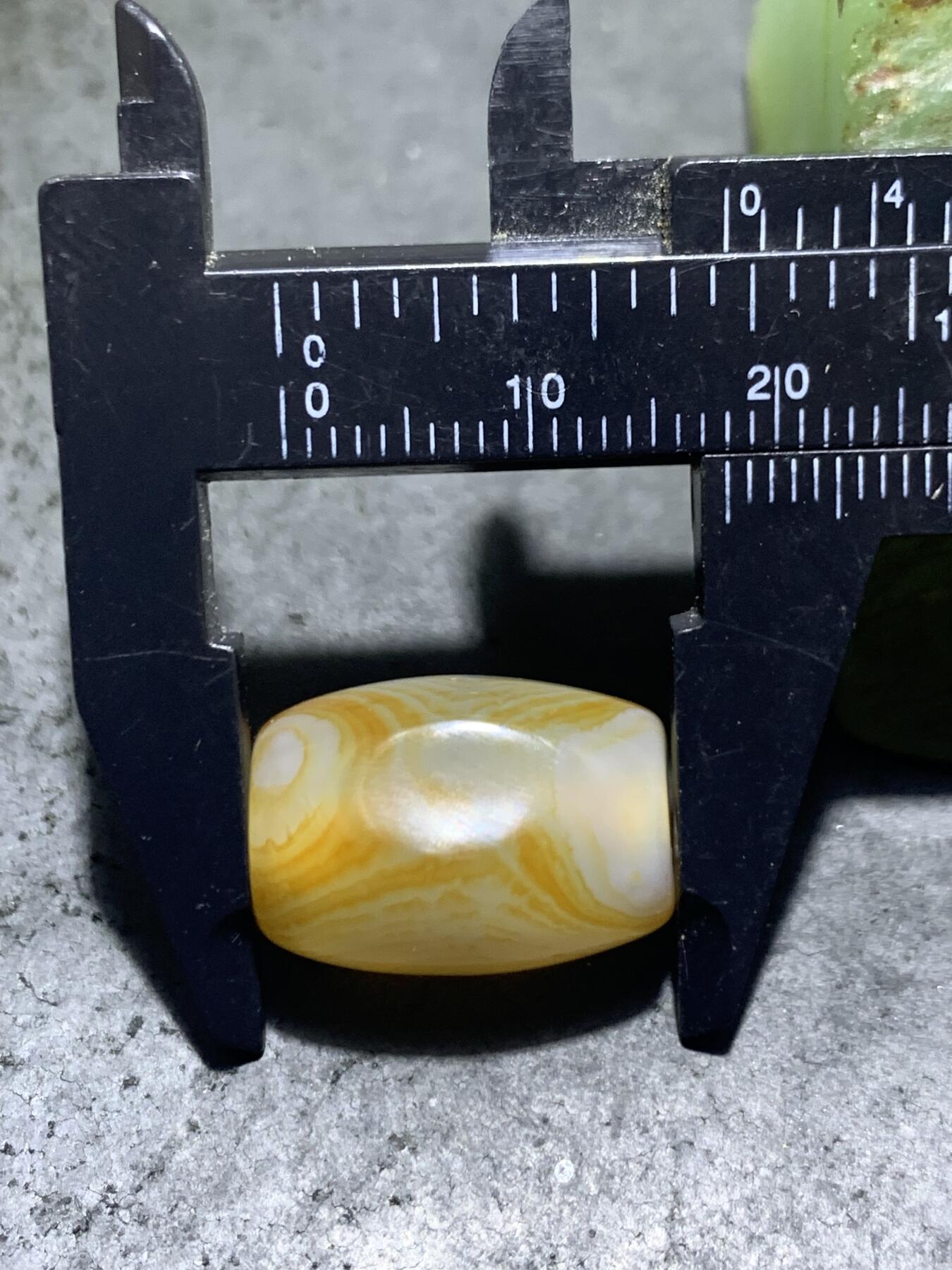 高玉化荔枝冻天眼纹缠丝玛瑙随形桶珠一颗