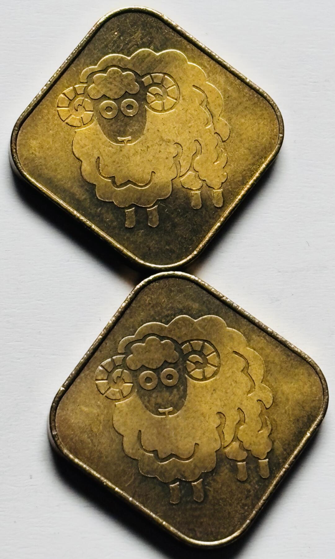 文馨钱币收藏第 284 场，【 长期接收代拍品】老藏家拍品南朝鲜李承晚时期货币，泰国大型纪念币，土耳其各时期及各国套币场 全新日本 2003 年羊年纪念章铜章 2 枚