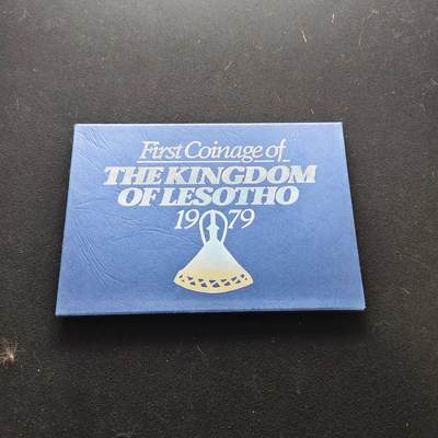 【全场包邮】纯粹捡漏拍485场（免费代拍第22场） - 莱索托1979年官方发行皇家厂经典信封装精制套币-PS10