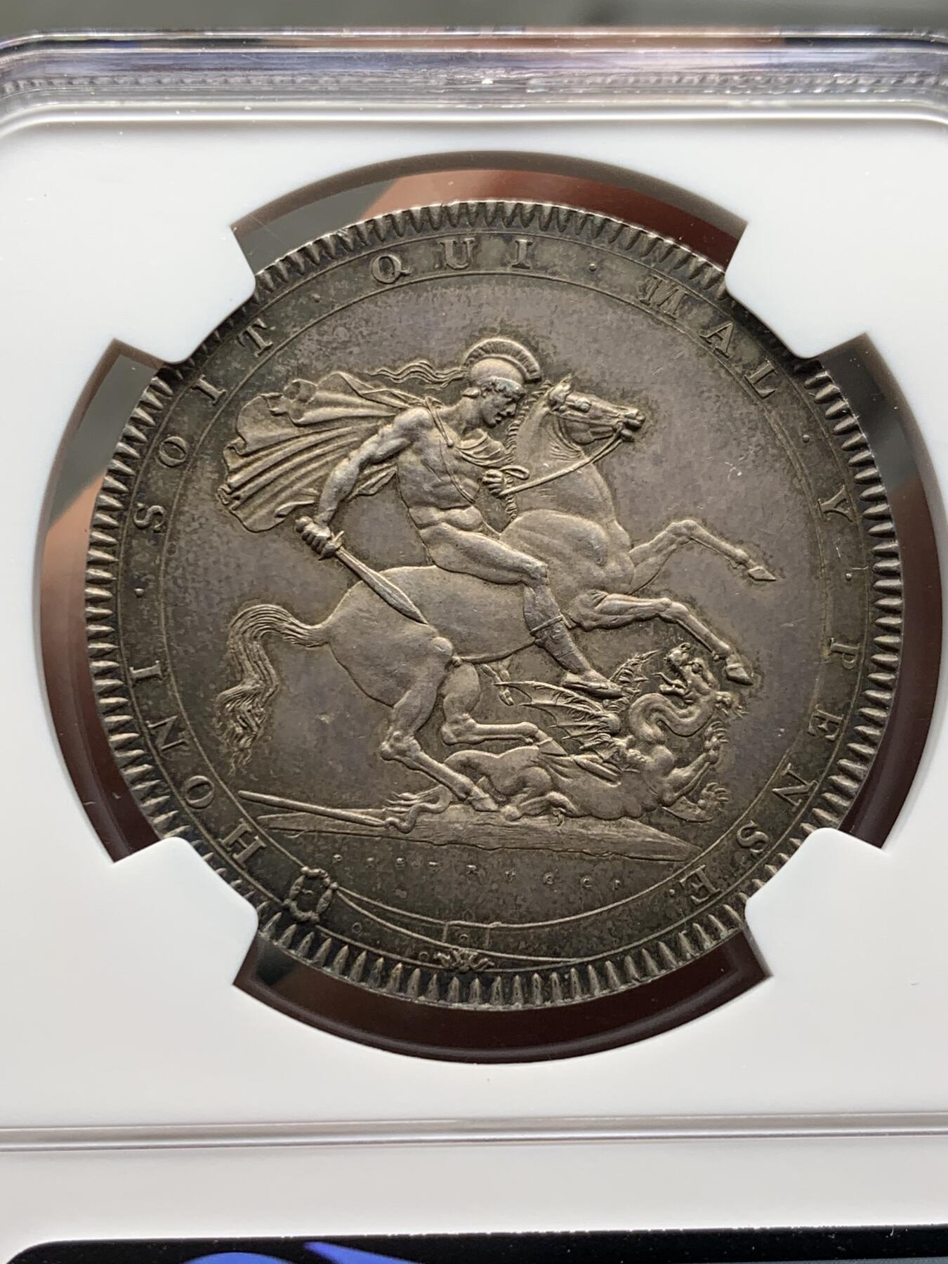 《竞宝斋》第443场 周日，周一，2场连拍 （全场包邮） NGC MS63 英国1818年乔治三世马剑克朗，马剑首年，乔三克朗三个年份中发行量最少的，包浆醇厚，近期价格不断攀升。